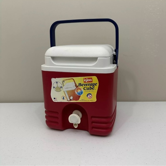 Vintage Igloo Beverage Cube Red 1 Gal/3.8 L Hot Cold Chest Cooler Made in USA - Picture 10 of 14